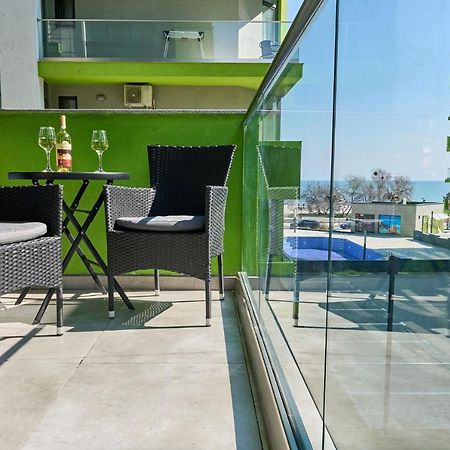 Seastar Apartment - Spa N Pools Beach Resort Mamaia Esterno foto