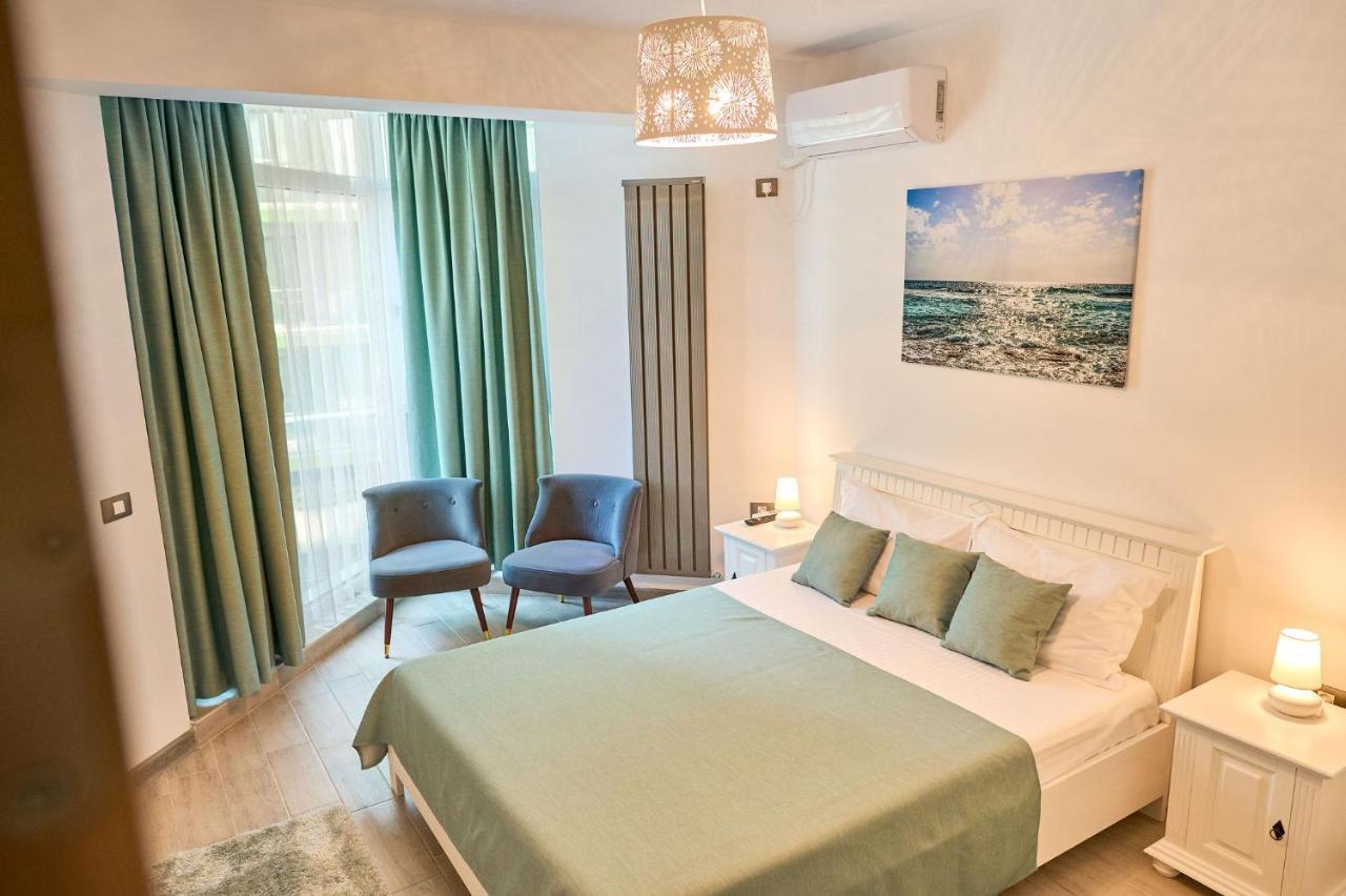 Seastar Apartment - Spa N Pools Beach Resort Mamaia Esterno foto