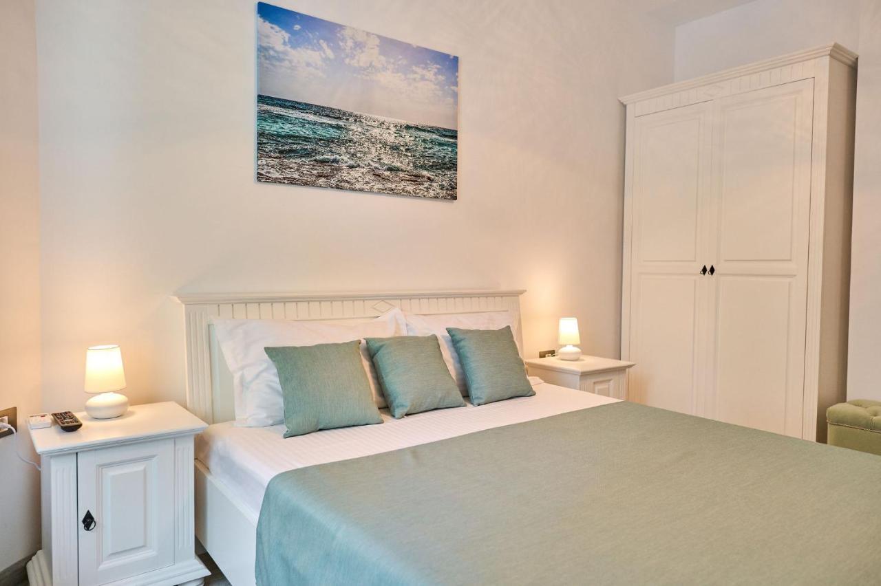 Seastar Apartment - Spa N Pools Beach Resort Mamaia Esterno foto