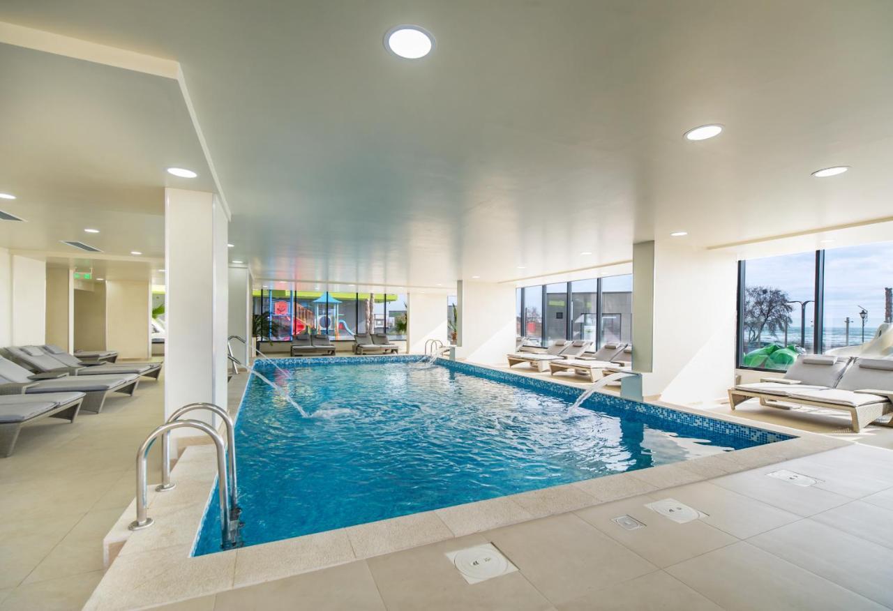 Seastar Apartment - Spa N Pools Beach Resort Mamaia Esterno foto