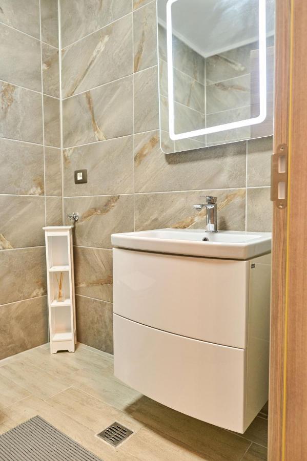 Seastar Apartment - Spa N Pools Beach Resort Mamaia Esterno foto