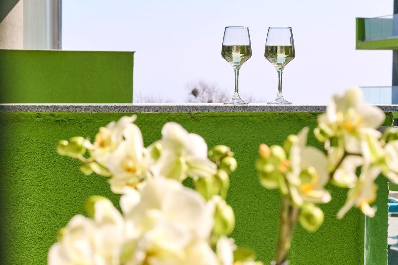 Seastar Apartment - Spa N Pools Beach Resort Mamaia Esterno foto
