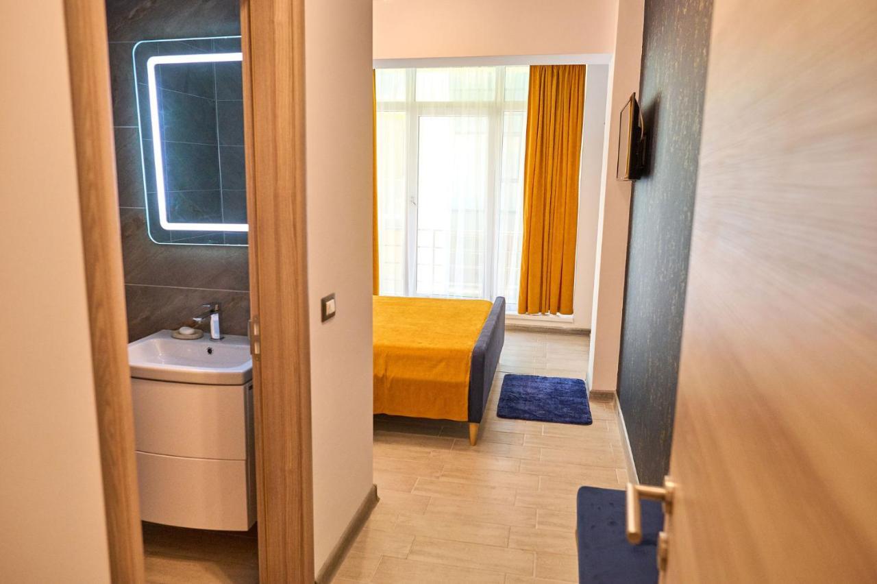 Seastar Apartment - Spa N Pools Beach Resort Mamaia Esterno foto