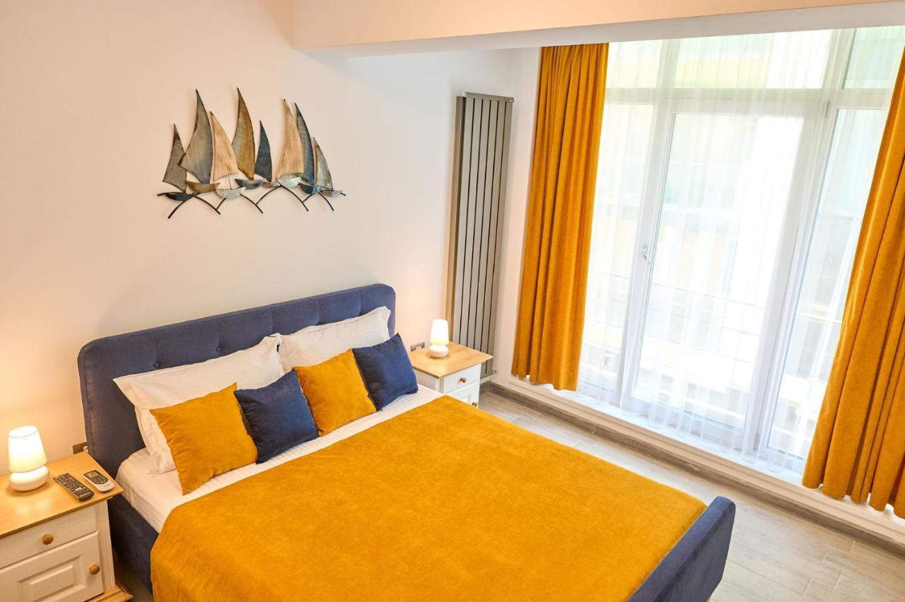 Seastar Apartment - Spa N Pools Beach Resort Mamaia Esterno foto