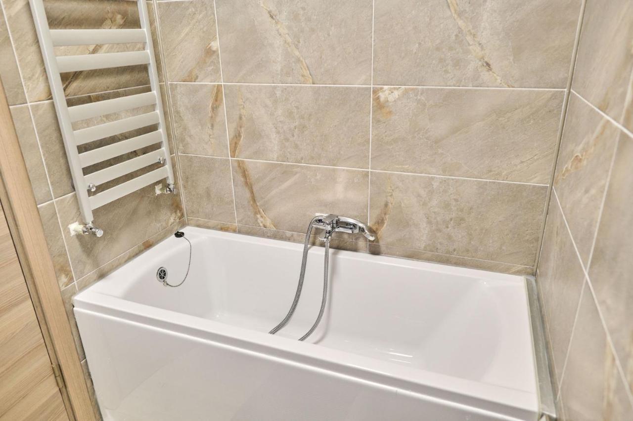 Seastar Apartment - Spa N Pools Beach Resort Mamaia Esterno foto